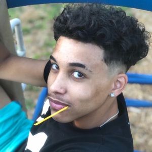 Meet your Posher, Elijah